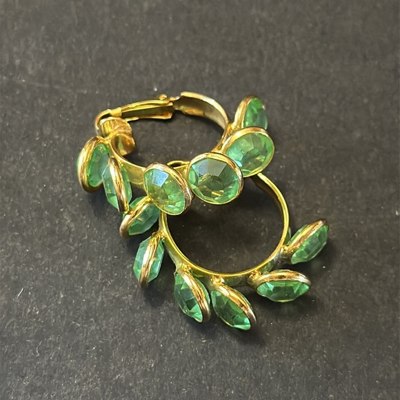 Uranium Green Glass Clip On Gold Tone Vintage Earrings - Picture 12 of 13